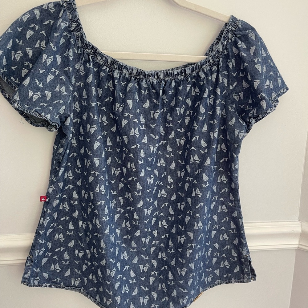 Cambos denim top, flutter sleeves, sailboats Size M 100% cotton